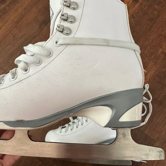Jackson 150 Figure Skates - Picture 3 of 6